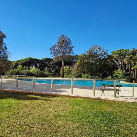 Διαμέρισμα Dans Le Golf Saint-Raphaël