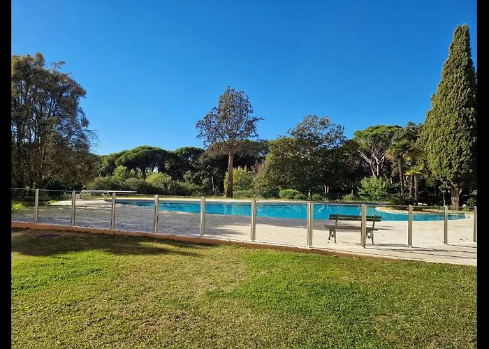 Διαμέρισμα Dans Le Golf Saint-Raphaël